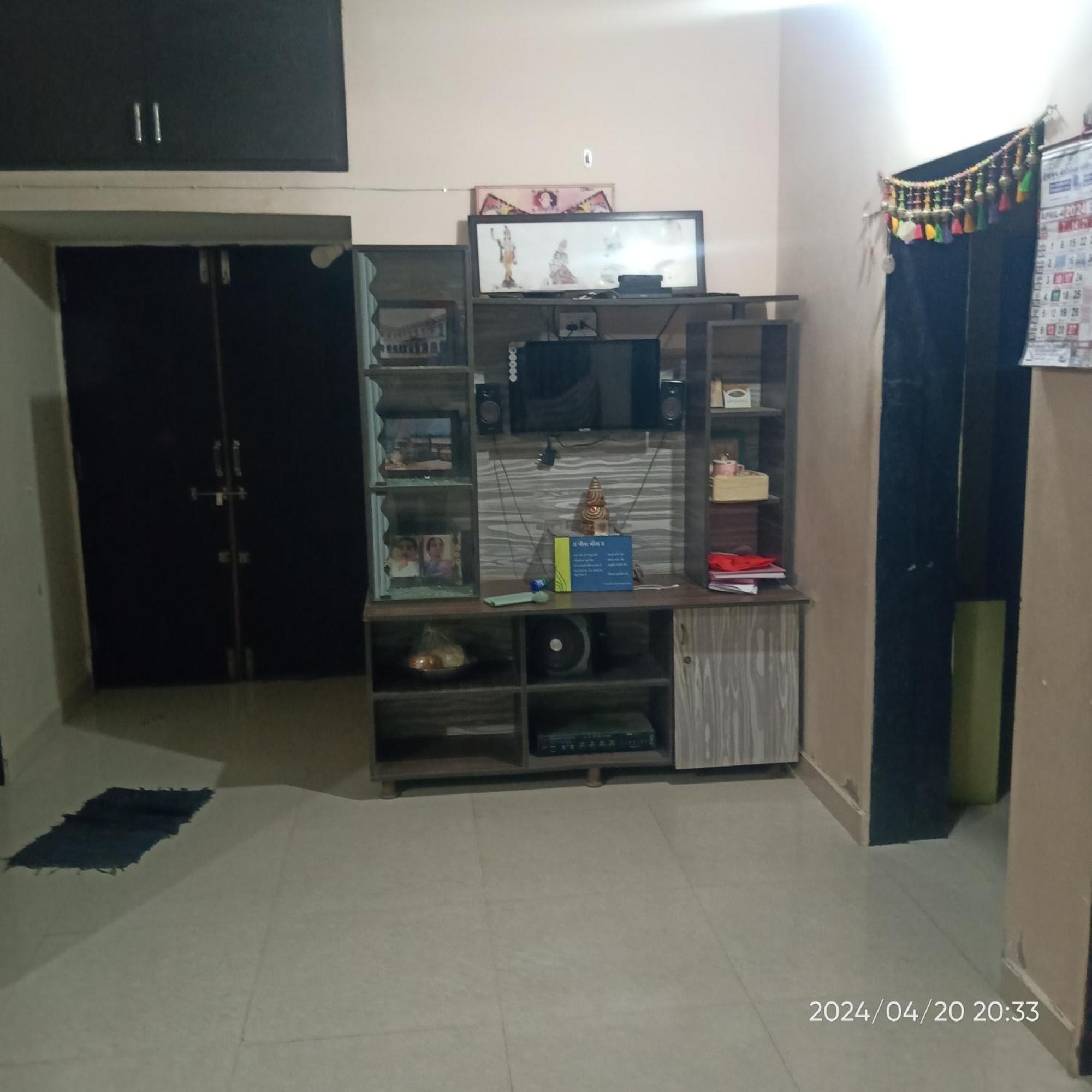Dwarka Home Stay Bagian luar foto