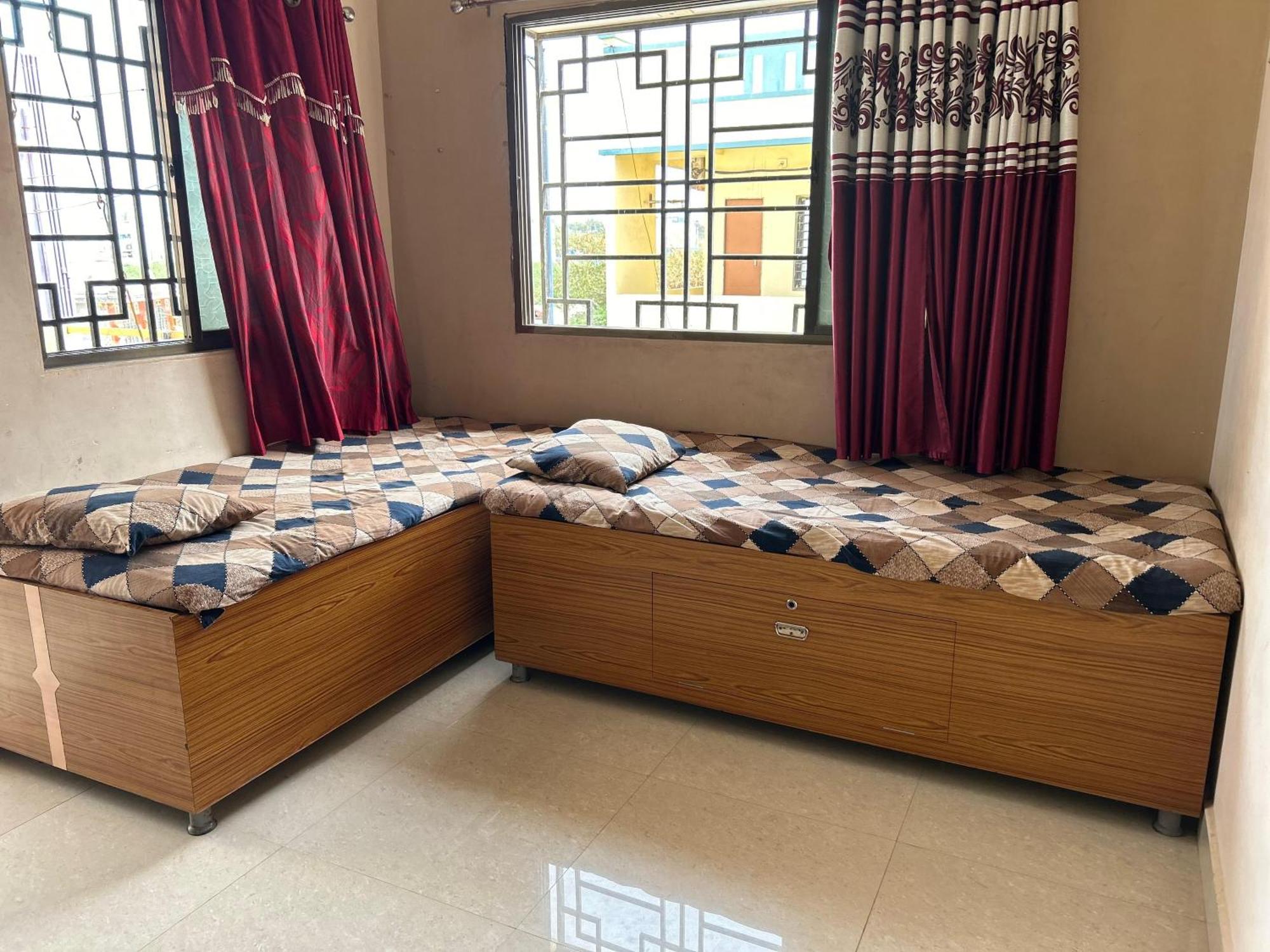 Dwarka Home Stay Bagian luar foto