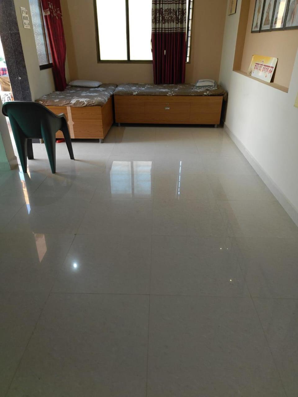 Dwarka Home Stay Bagian luar foto