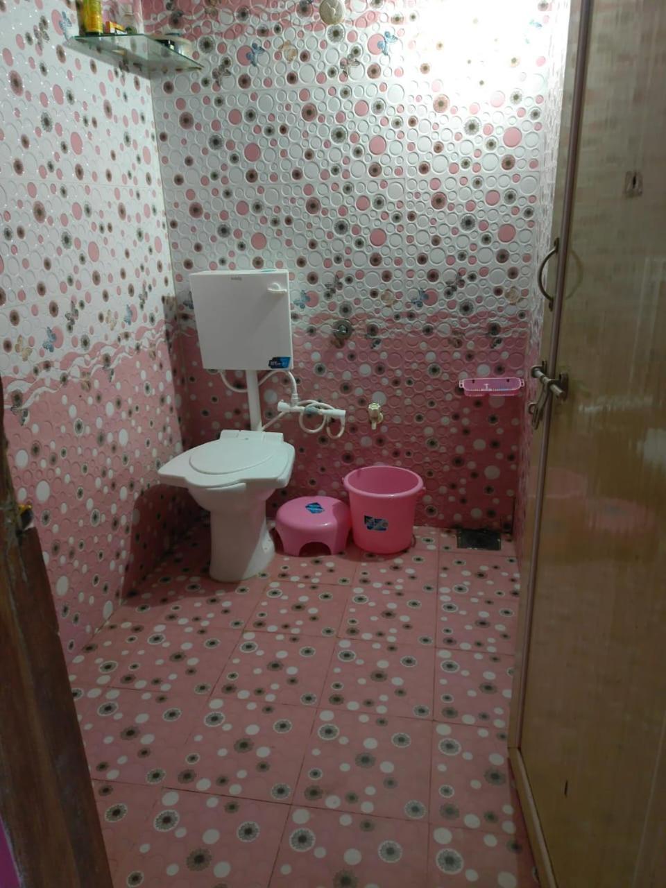 Dwarka Home Stay Bagian luar foto