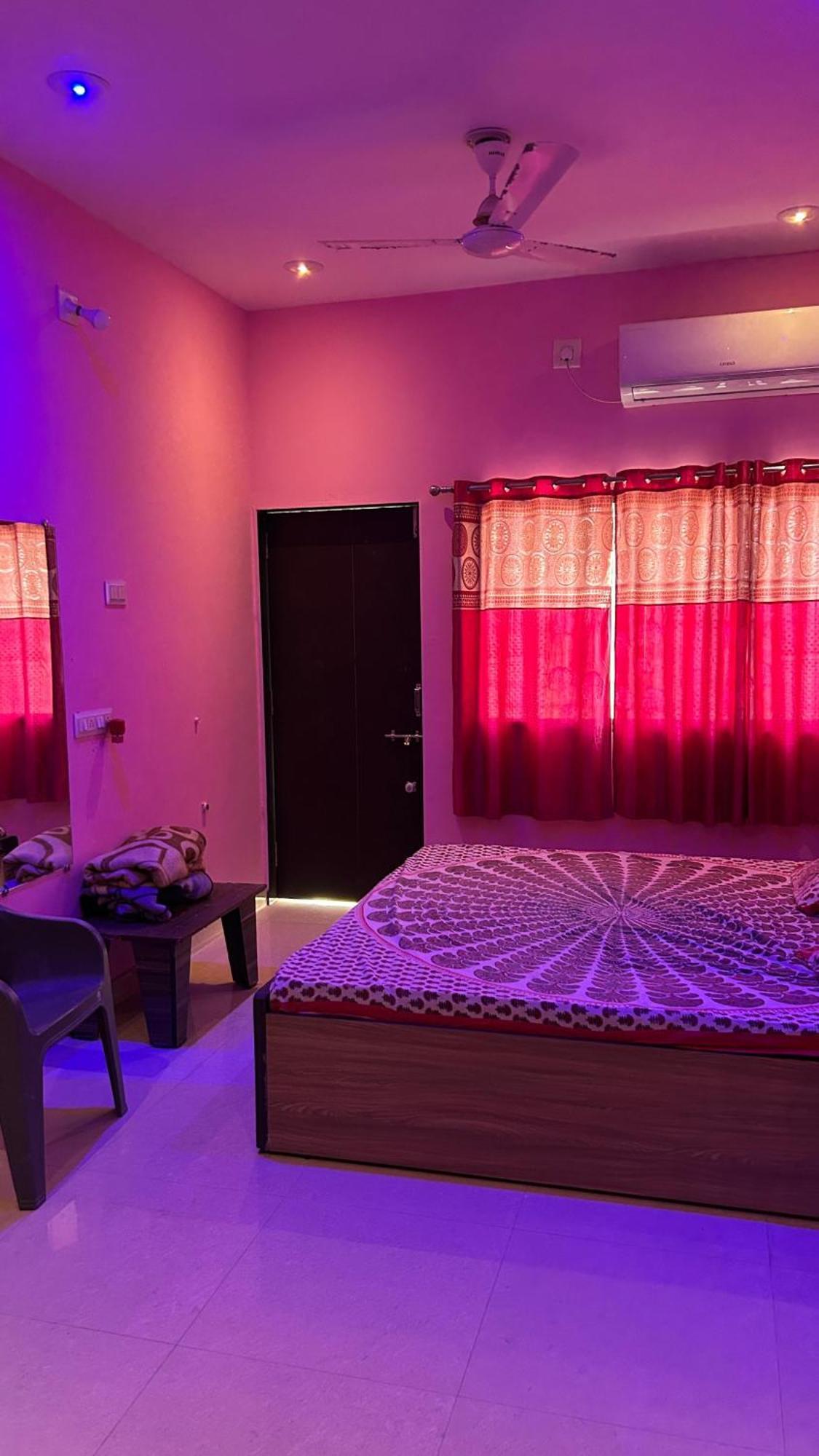 Dwarka Home Stay Bagian luar foto