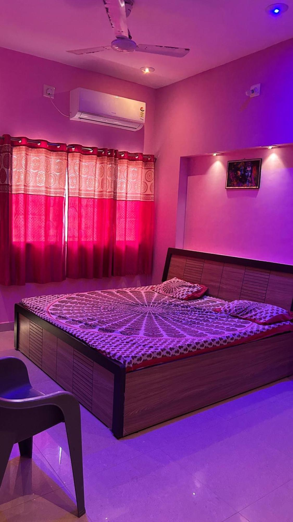 Dwarka Home Stay Bagian luar foto
