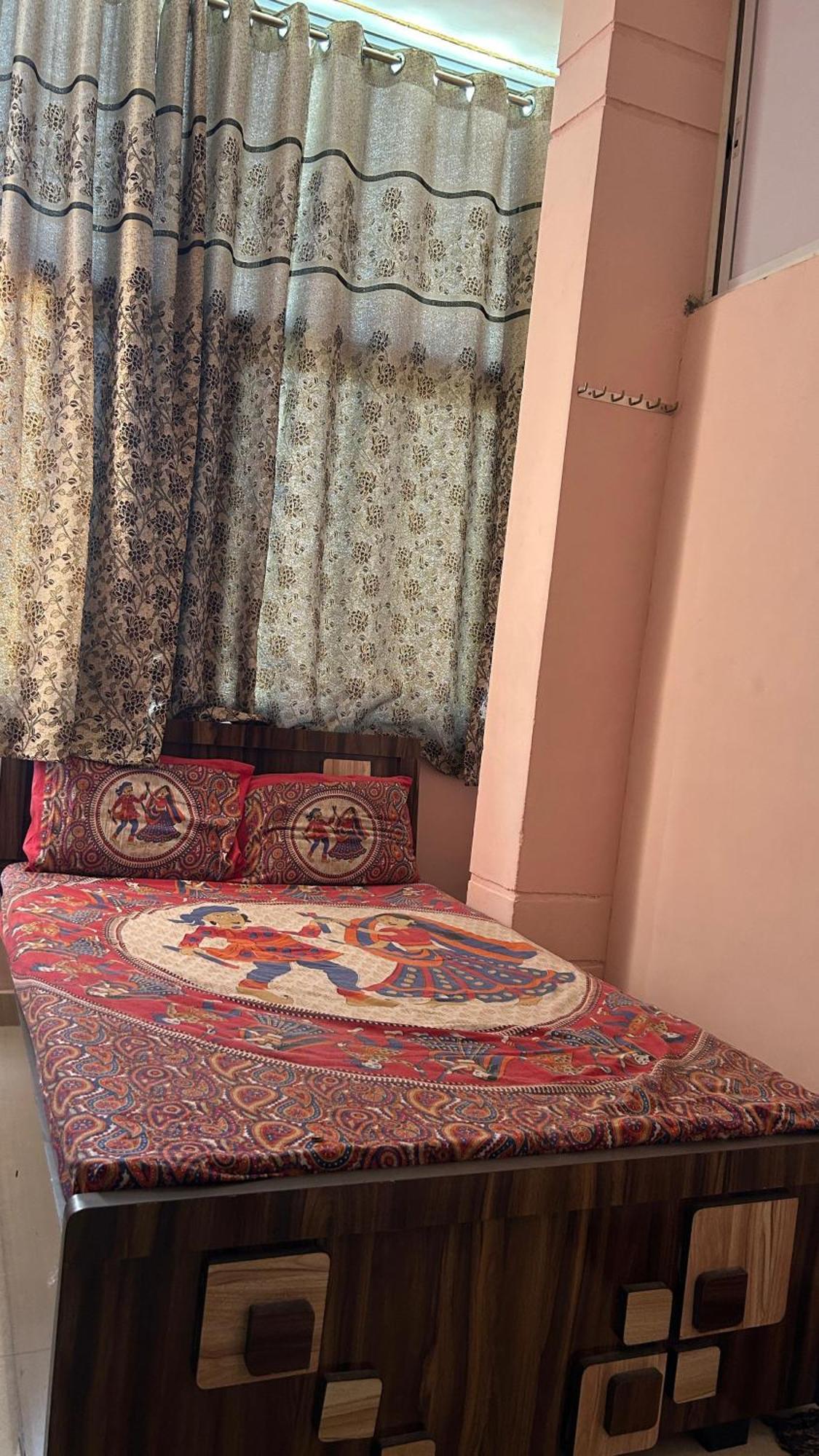 Dwarka Home Stay Bagian luar foto