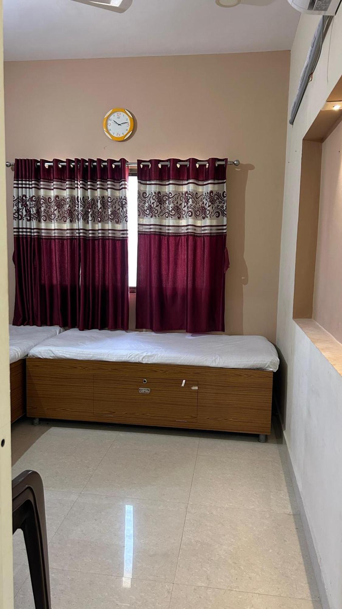 Dwarka Home Stay Bagian luar foto