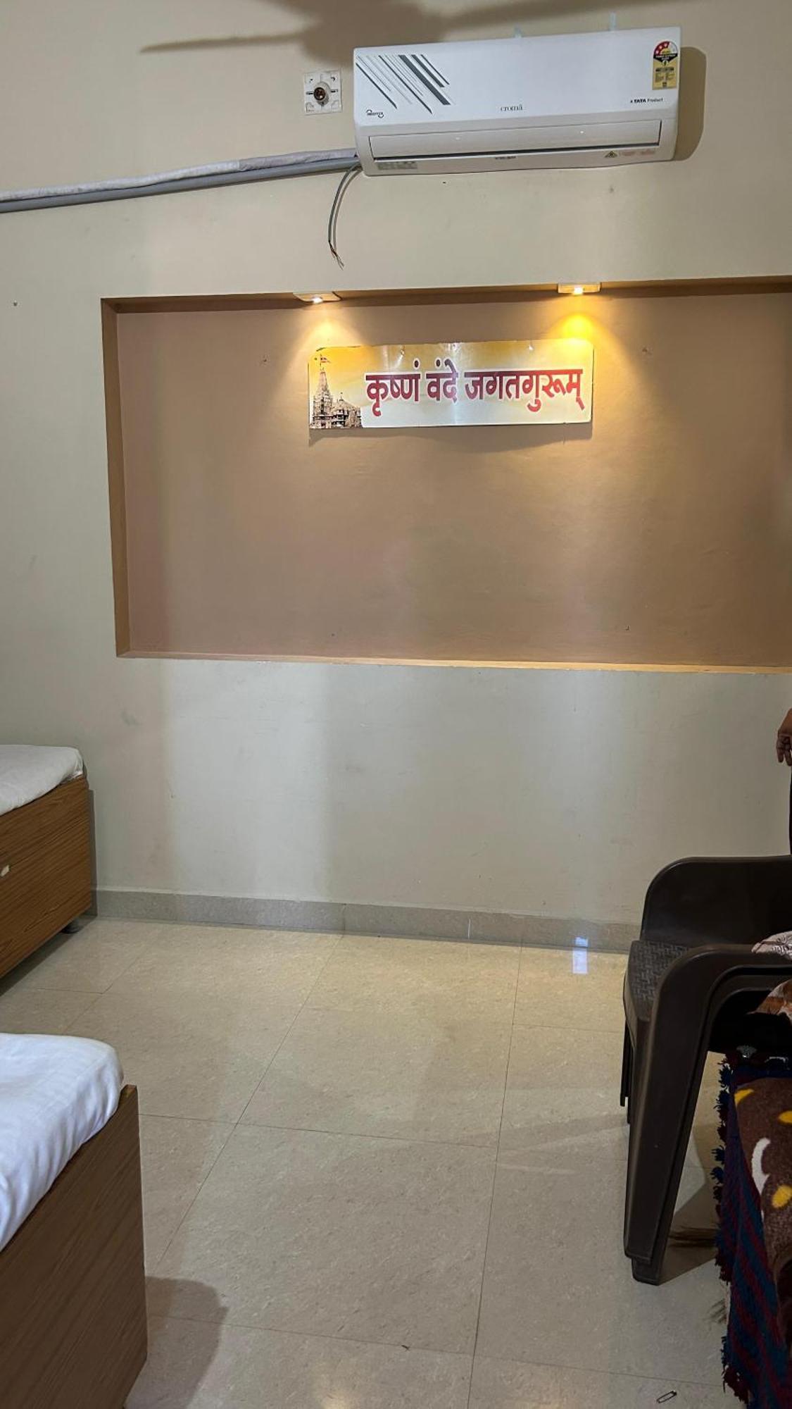 Dwarka Home Stay Bagian luar foto