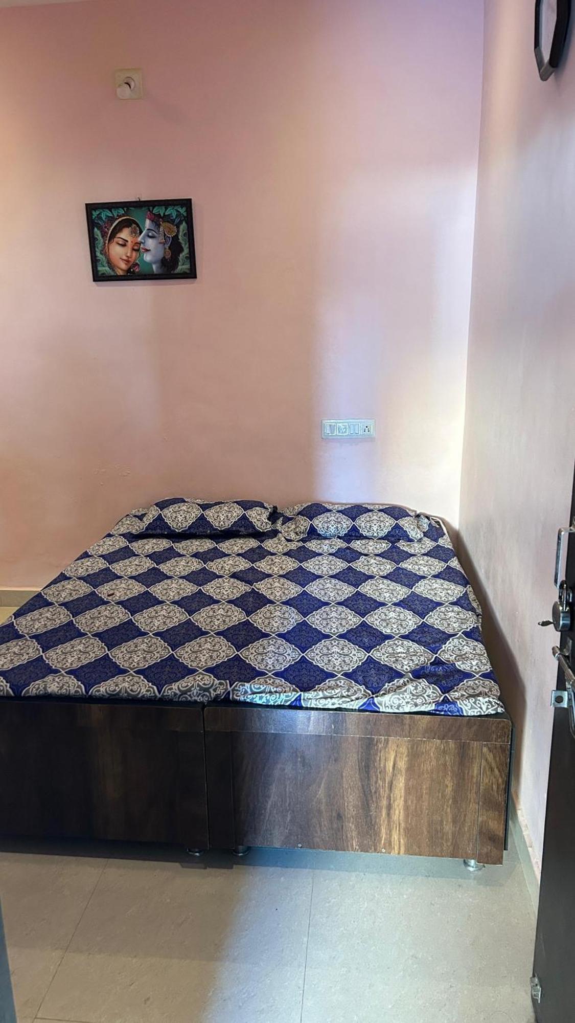 Dwarka Home Stay Bagian luar foto